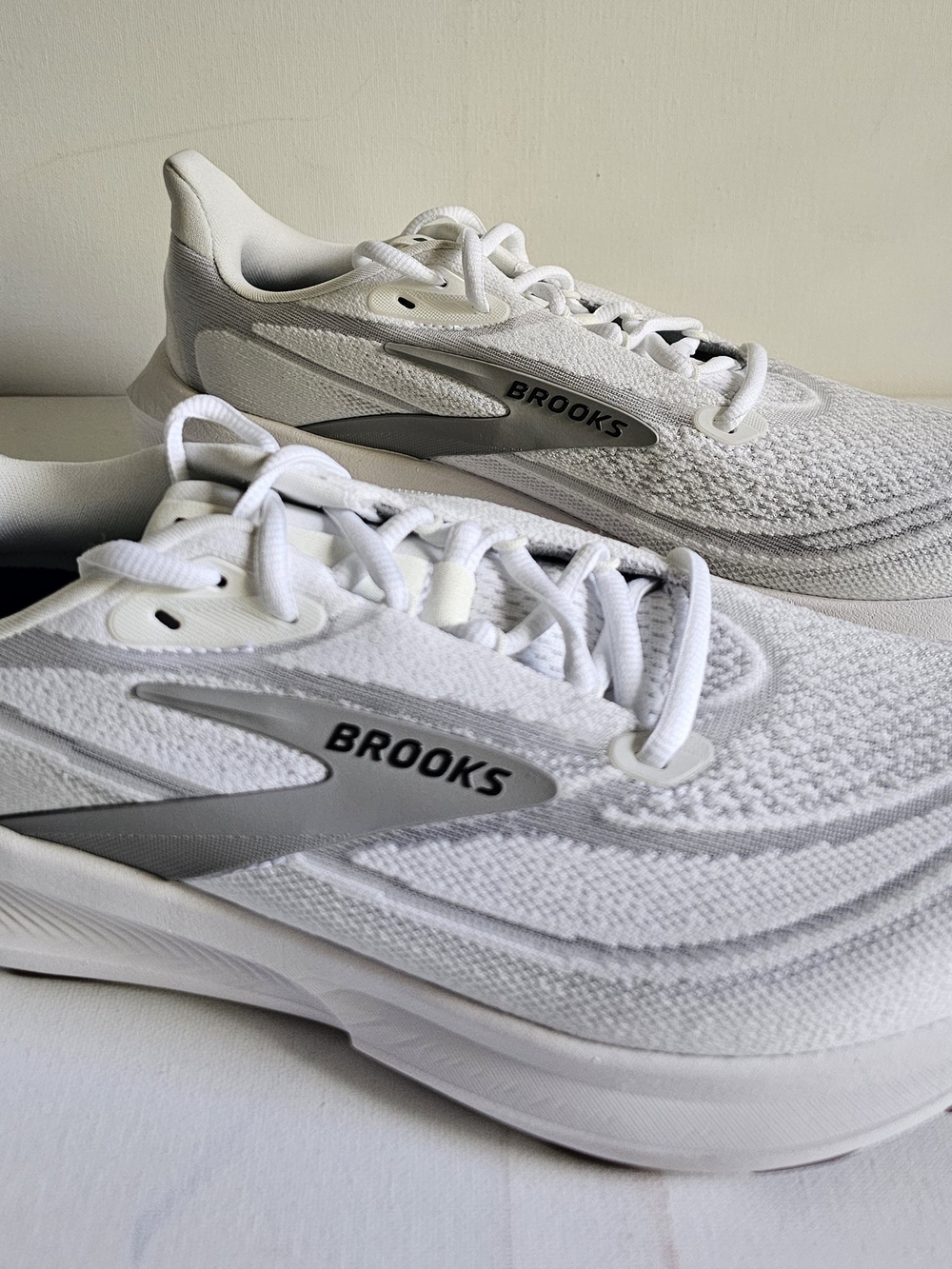 Brooks Revel 9 White and Silver Women's Athletic Running Shoes - Picture 3 of 10